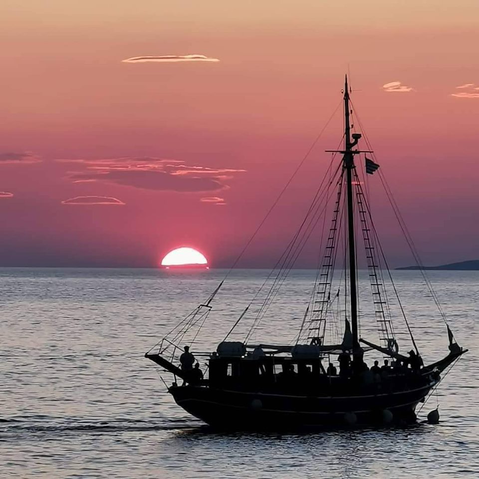 mykonos sunset tourist